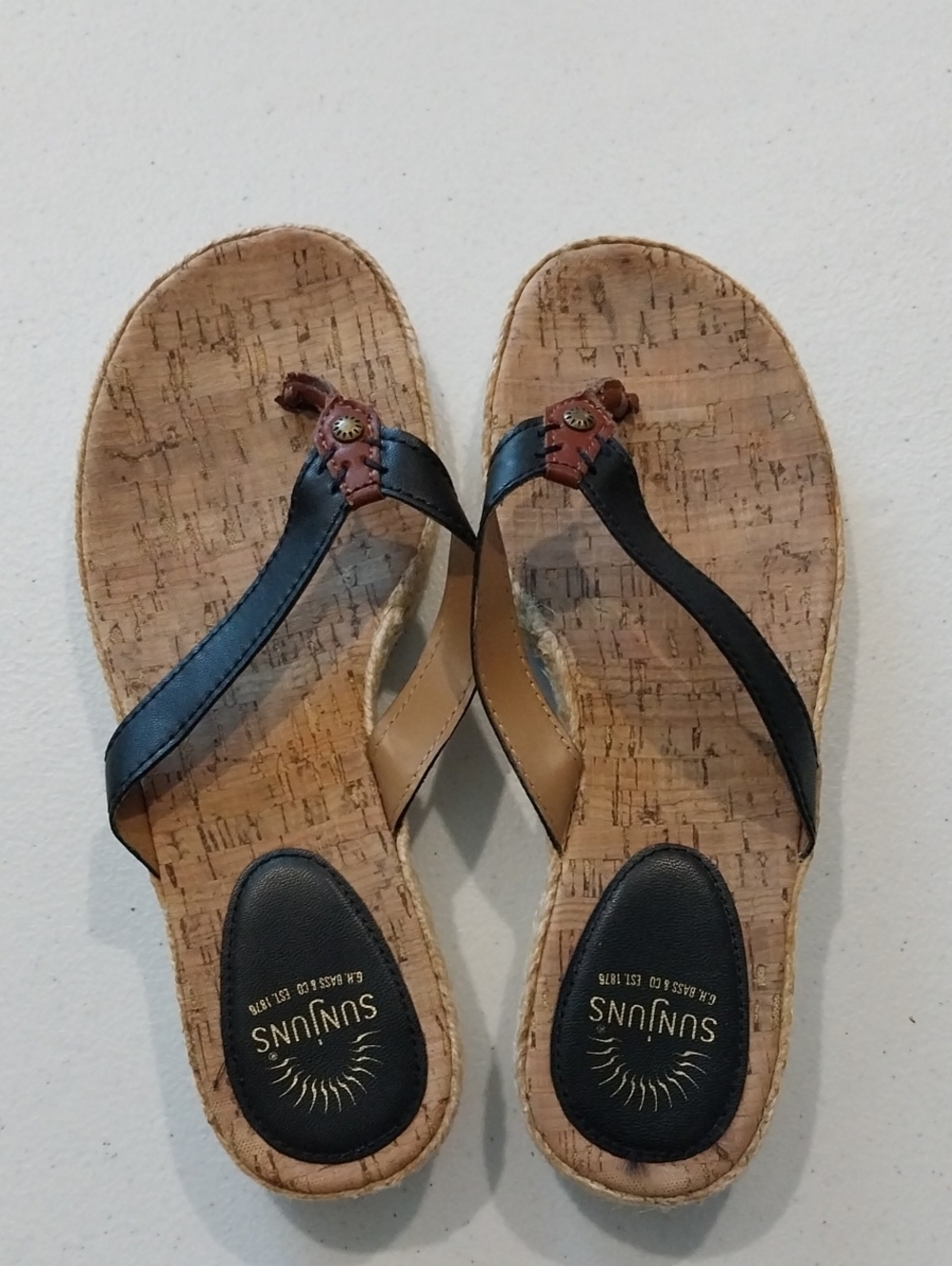 Bass Sunjuns Black Cork Flip Flops Euc